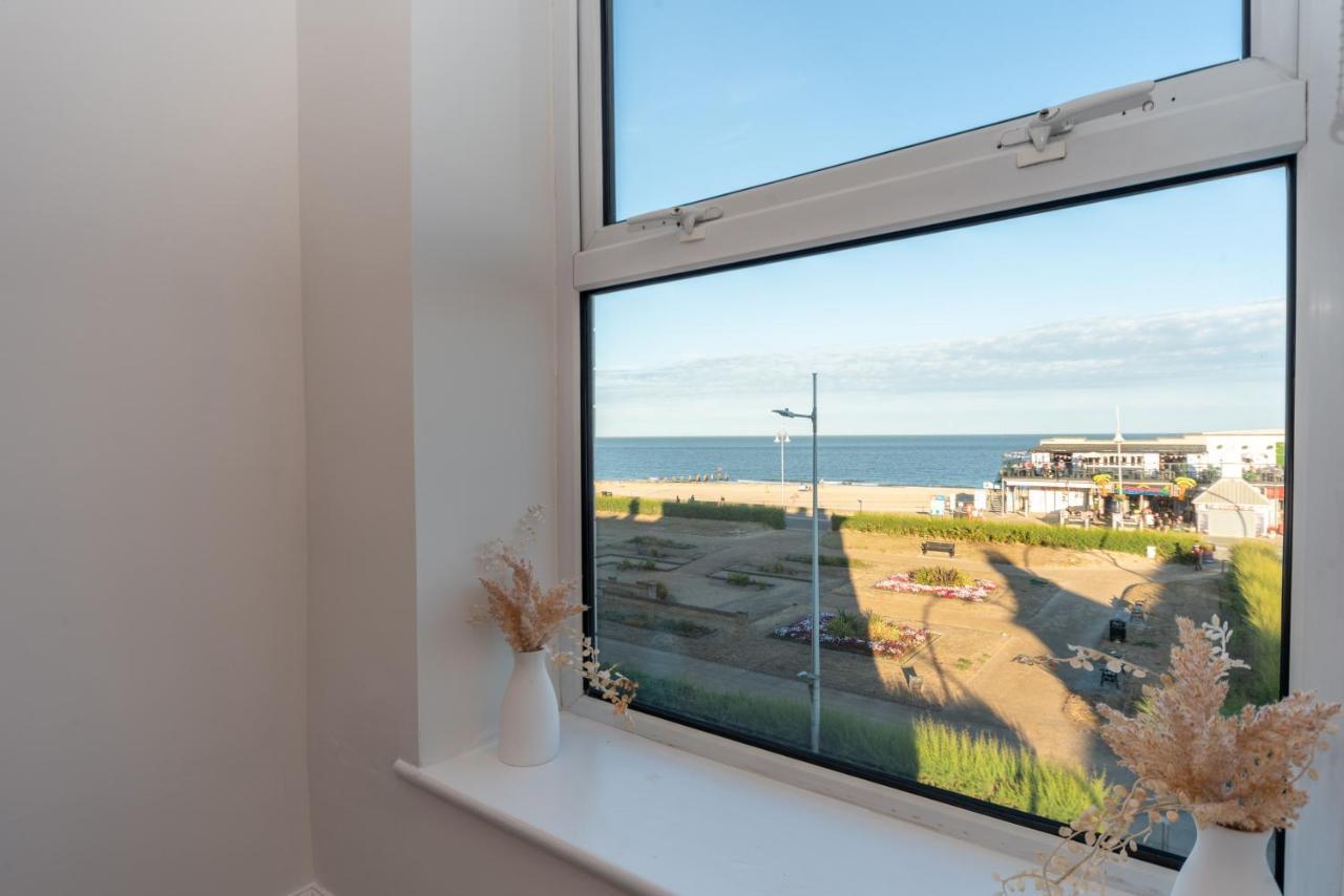 Sea Views Modern Two Bedroom Apartment Lowestoft Bagian luar foto